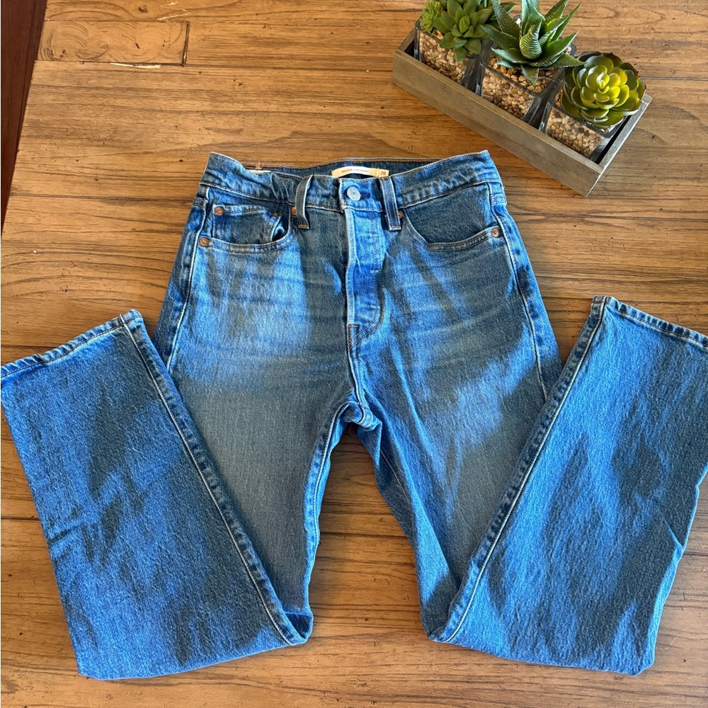 Like New! Signature Levi Strauss Women's Dark Wash WedgieStraight Leg Jeans